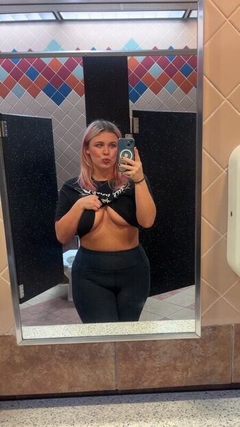 Full leaked Averageallison private onlyfans photo