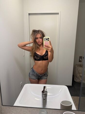 deineeleyla
