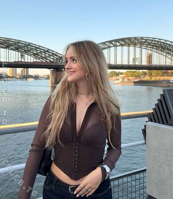 Full leaked Easyemi private onlyfans photo