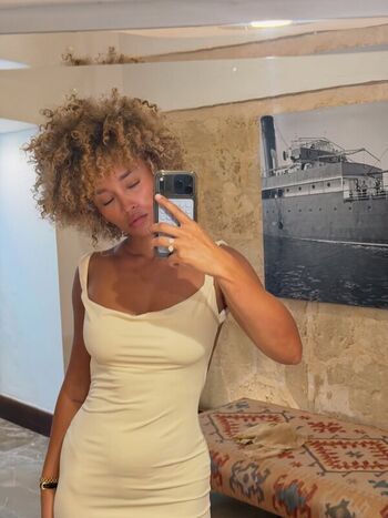 Full leaked Elle smith private onlyfans photo