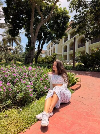 Full leaked Elli avrram private onlyfans photo