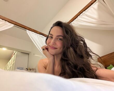 Full leaked Elli avrram private onlyfans photo
