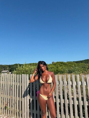 Full leaked Honeypot page private onlyfans photo