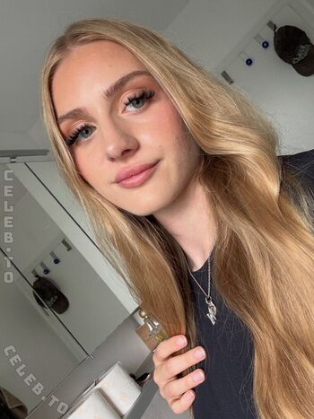 Full leaked Iamnotsure private onlyfans photo