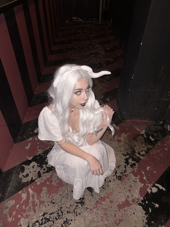 Full leaked Iluvmeww private onlyfans photo