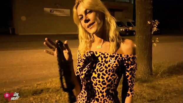 Full leaked Mileyweasel private onlyfans photo