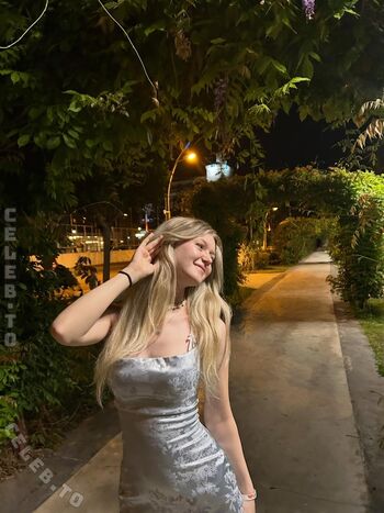 Full leaked Mishaplu private onlyfans photo