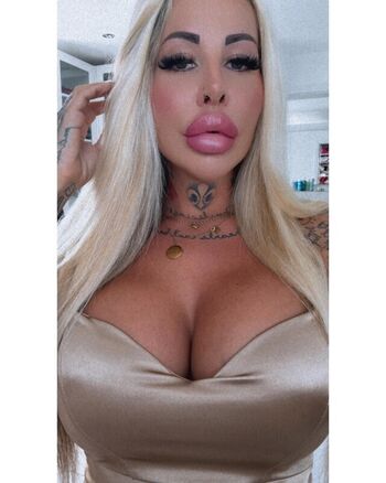 Full leaked Monamonique private onlyfans photo