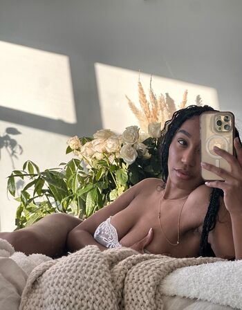 Nia Simone