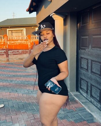 Full leaked Phobbicclwethu private onlyfans photo