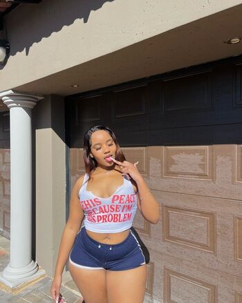 Full leaked Phobbicclwethu private onlyfans photo