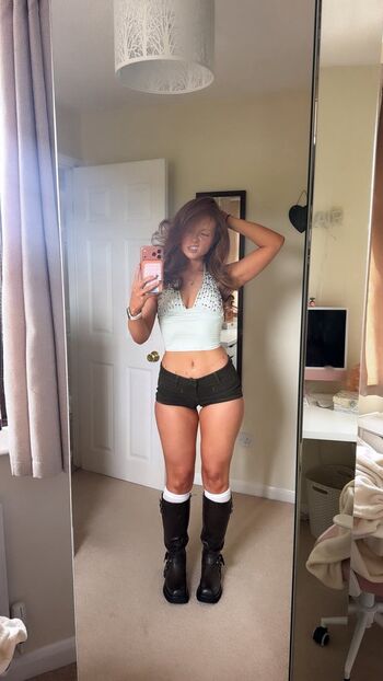 Full leaked Phoebeisginger private onlyfans photo