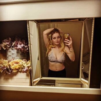 Full leaked Slim busty milfs private onlyfans photo