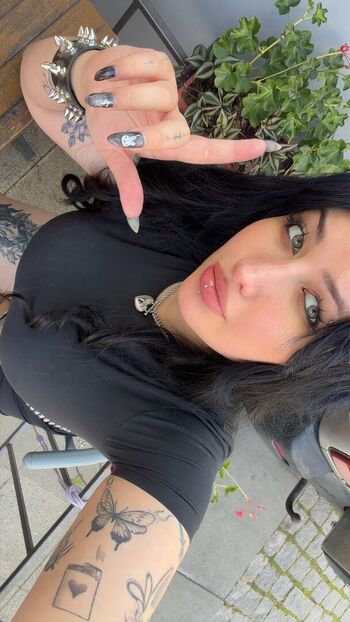 Full leaked Veraddicts private onlyfans photo
